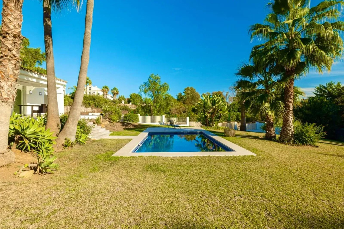 4 Bedroom Villa in Estepona - Photo 24