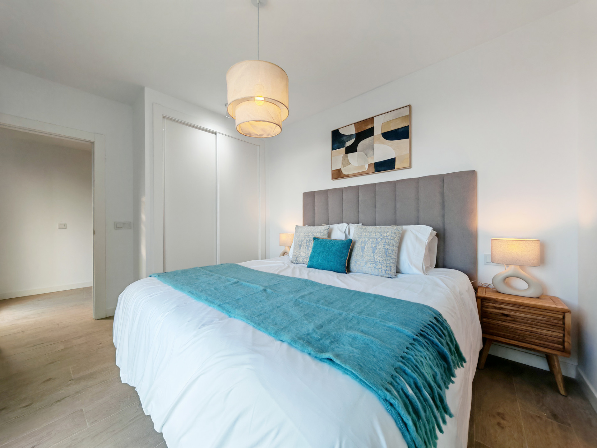4 Bedroom Penthouse in Estepona - Photo 13