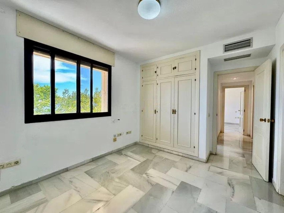 2 Bedroom Apartment in Torremolinos - Photo 5