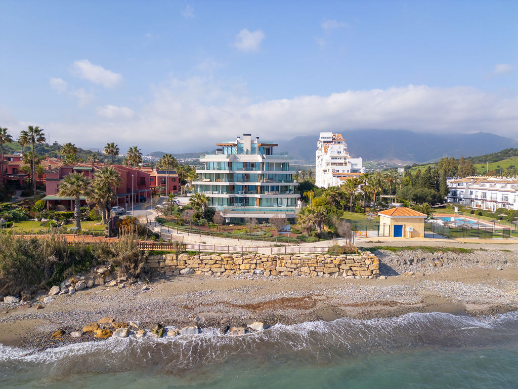 4 Bedroom Penthouse in Estepona - Photo 32