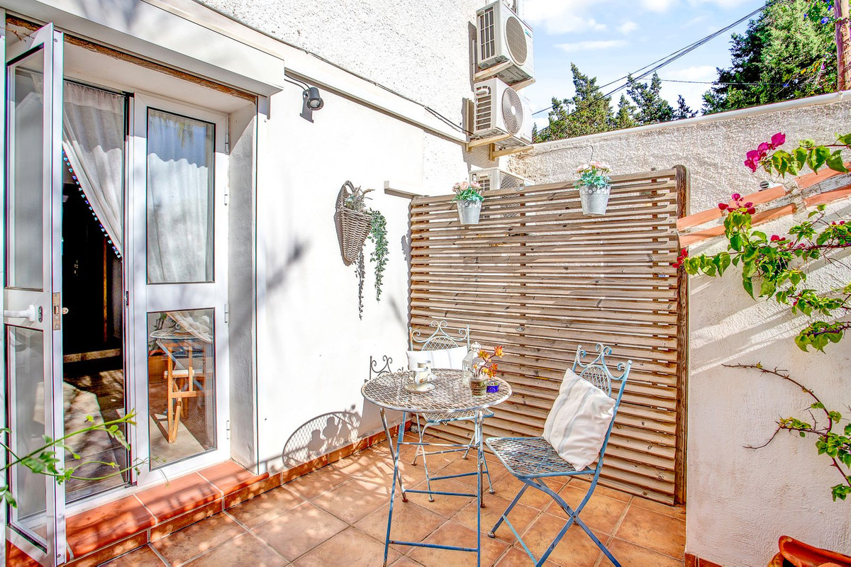 6 Bedroom Villa in Marbella - Photo 26