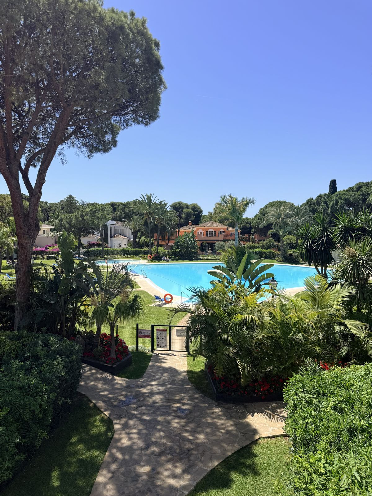 3 Bedroom Apartment in Estepona - Foto 36