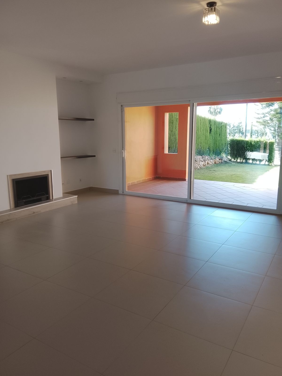 3 Bedroom Townhouse in Benahavís - Photo 2