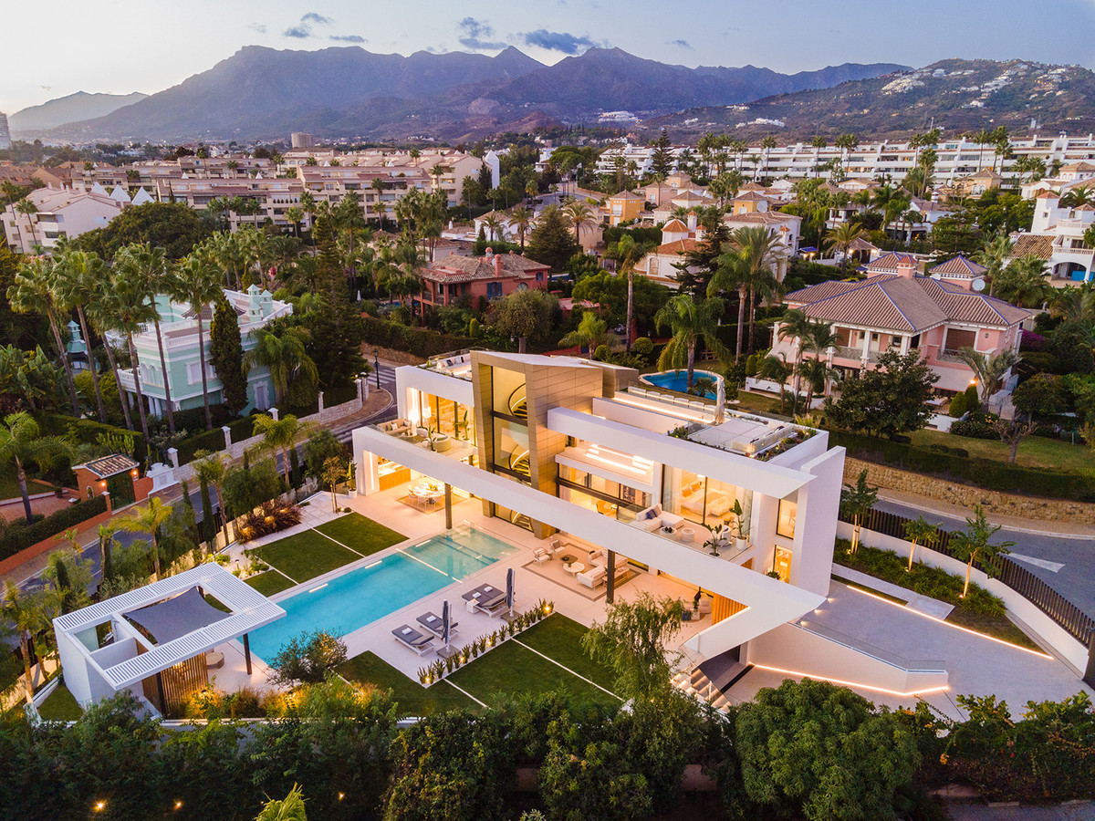5 Bedroom Villa in Marbella - Photo 32