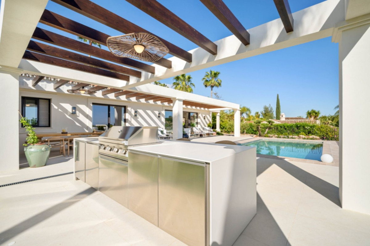 4 Bedroom Villa in Marbella - Photo 4