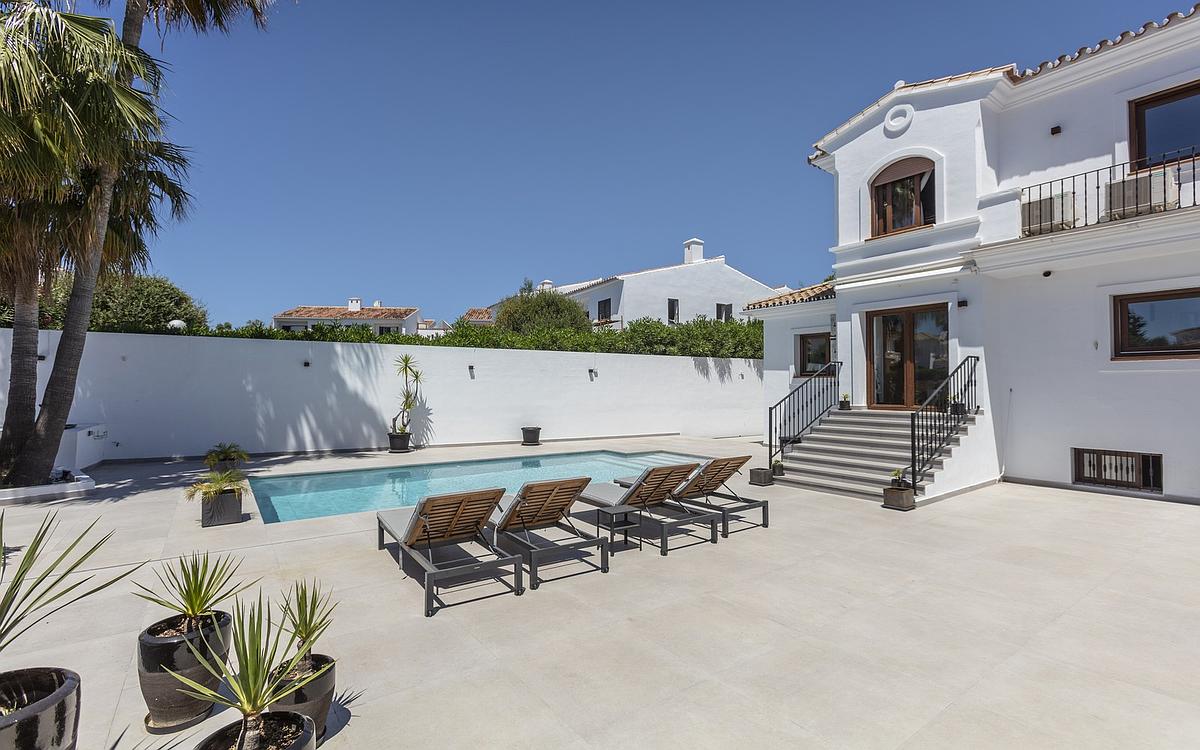 6 Bedroom Villa in Estepona - Photo 7