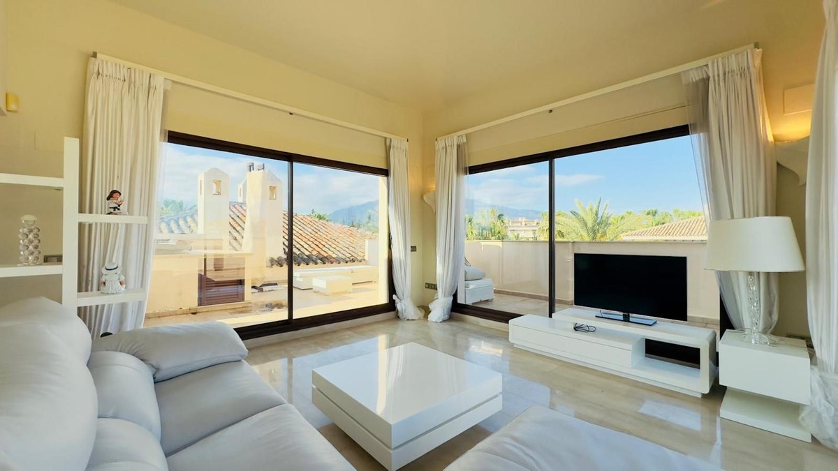 3 Bedroom Apartment in Marbella - Photo 11