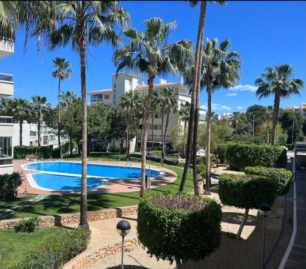 Apartamento com 2 quartos com piscina em Alicante, Espanha – Foto 1