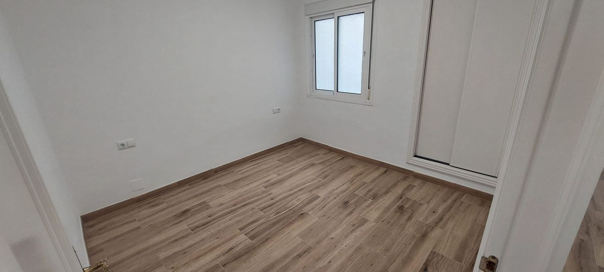 2 Bedroom Apartment in Fuengirola - Photo 14