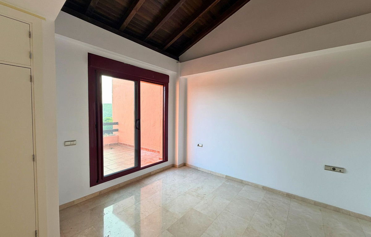 2 Bedroom Penthouse in Casares - Photo 21