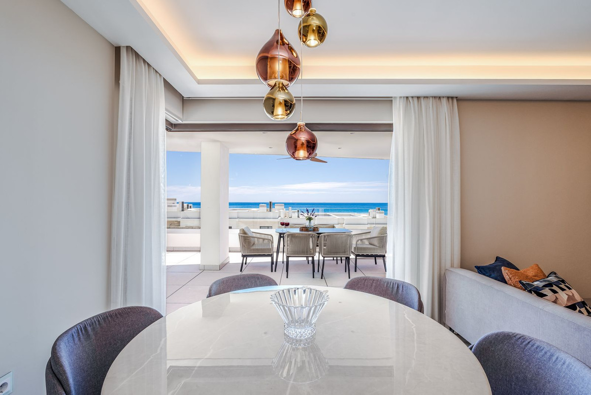 3 Bedroom Apartment in Estepona - Photo 11