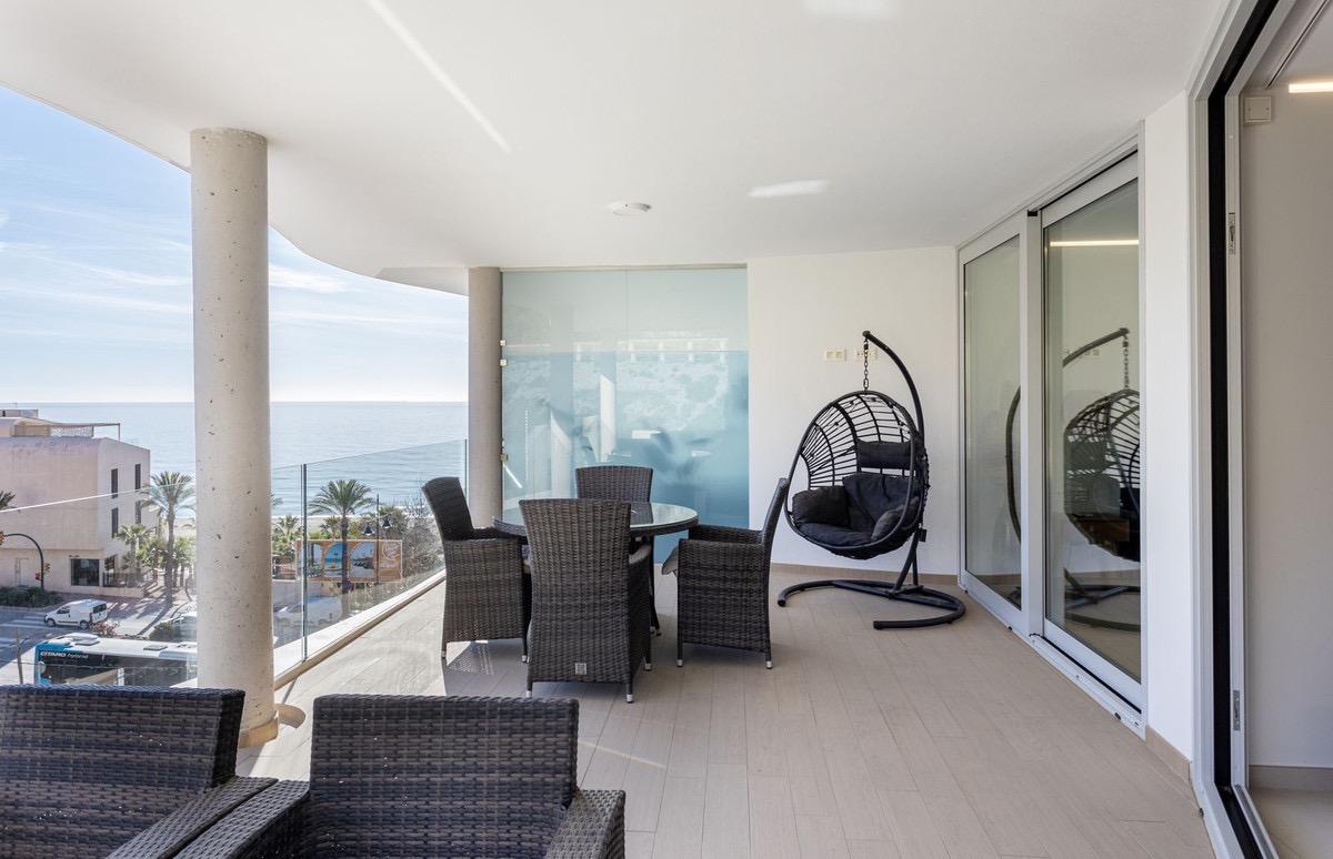 2 Bedroom Apartment in Fuengirola - Photo 3