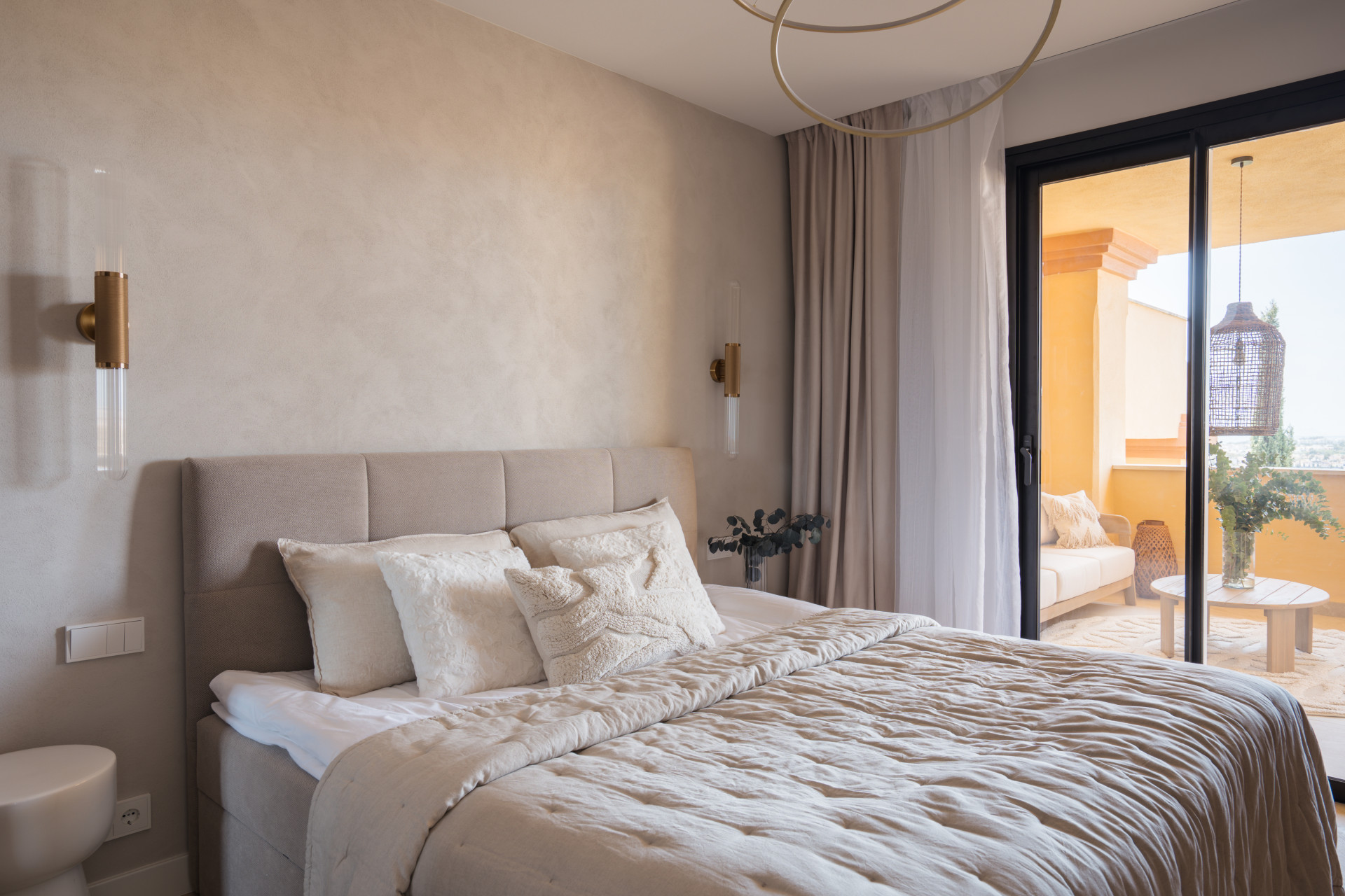 2 Bedroom Apartment in Marbella - Photo 10
