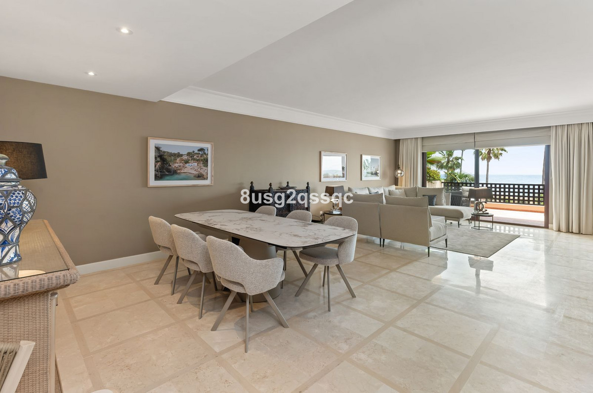 2 Bedroom Apartment in Estepona - Photo 31