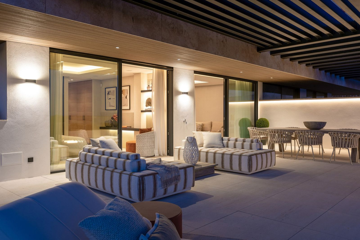 2 Bedroom Apartment in Estepona - Фото 26