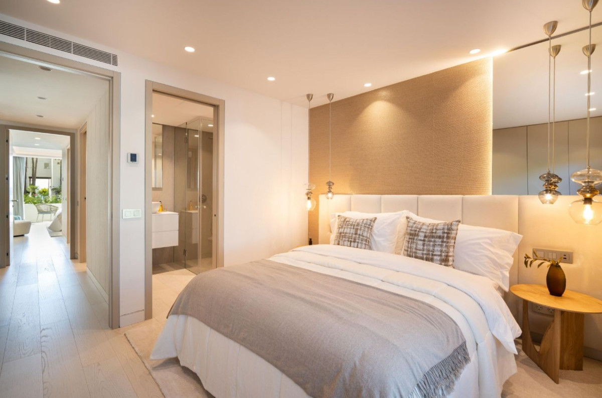 3 Bedroom Apartment in Marbella - Photo 9