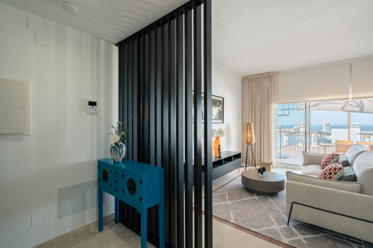 2 Bedroom Penthouse in Benahavís - Photo 13