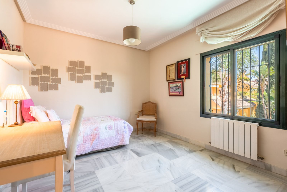 4 Bedroom Townhouse in Marbella - Photo 17