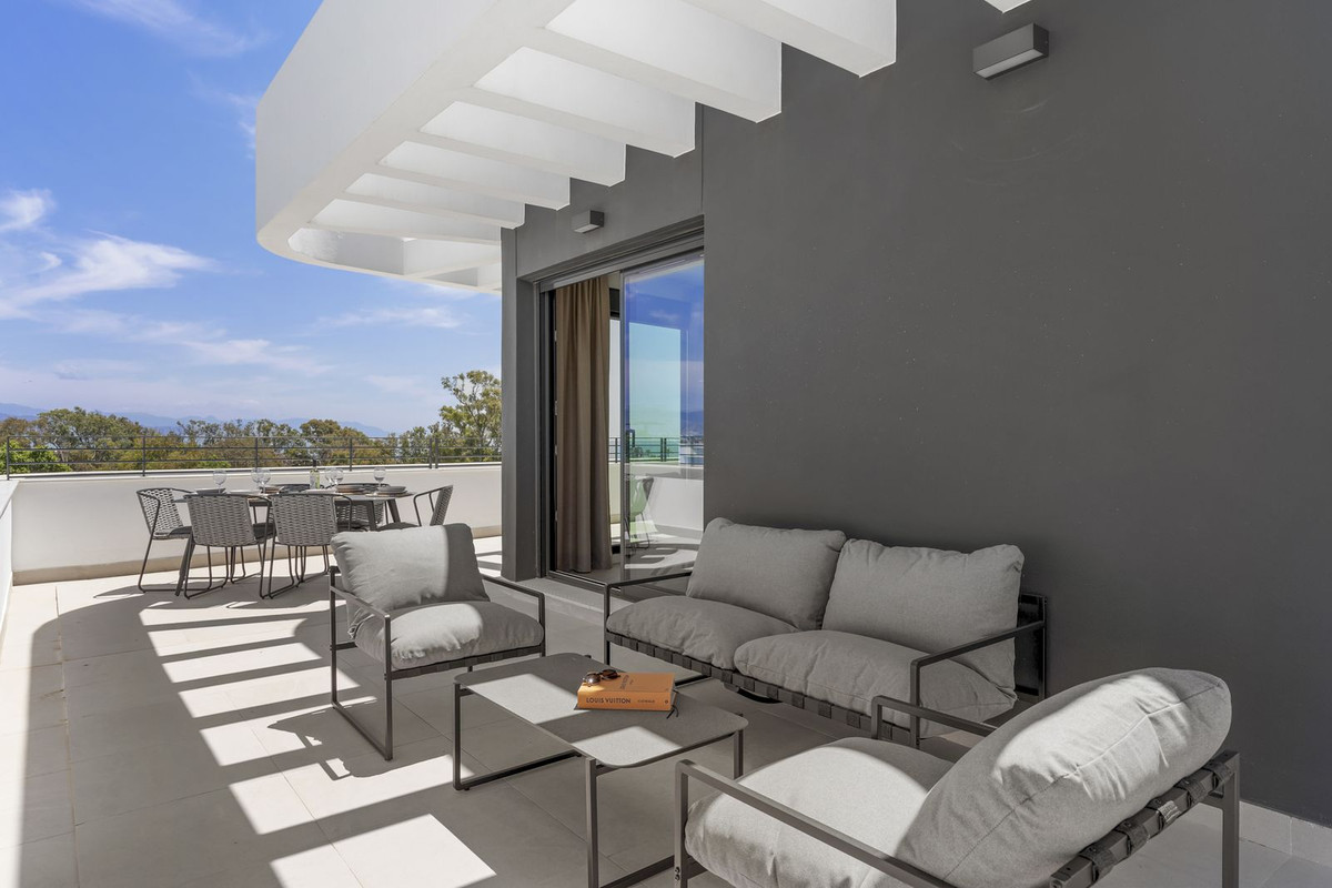 2 Bedroom Penthouse in Torremolinos - Photo 5