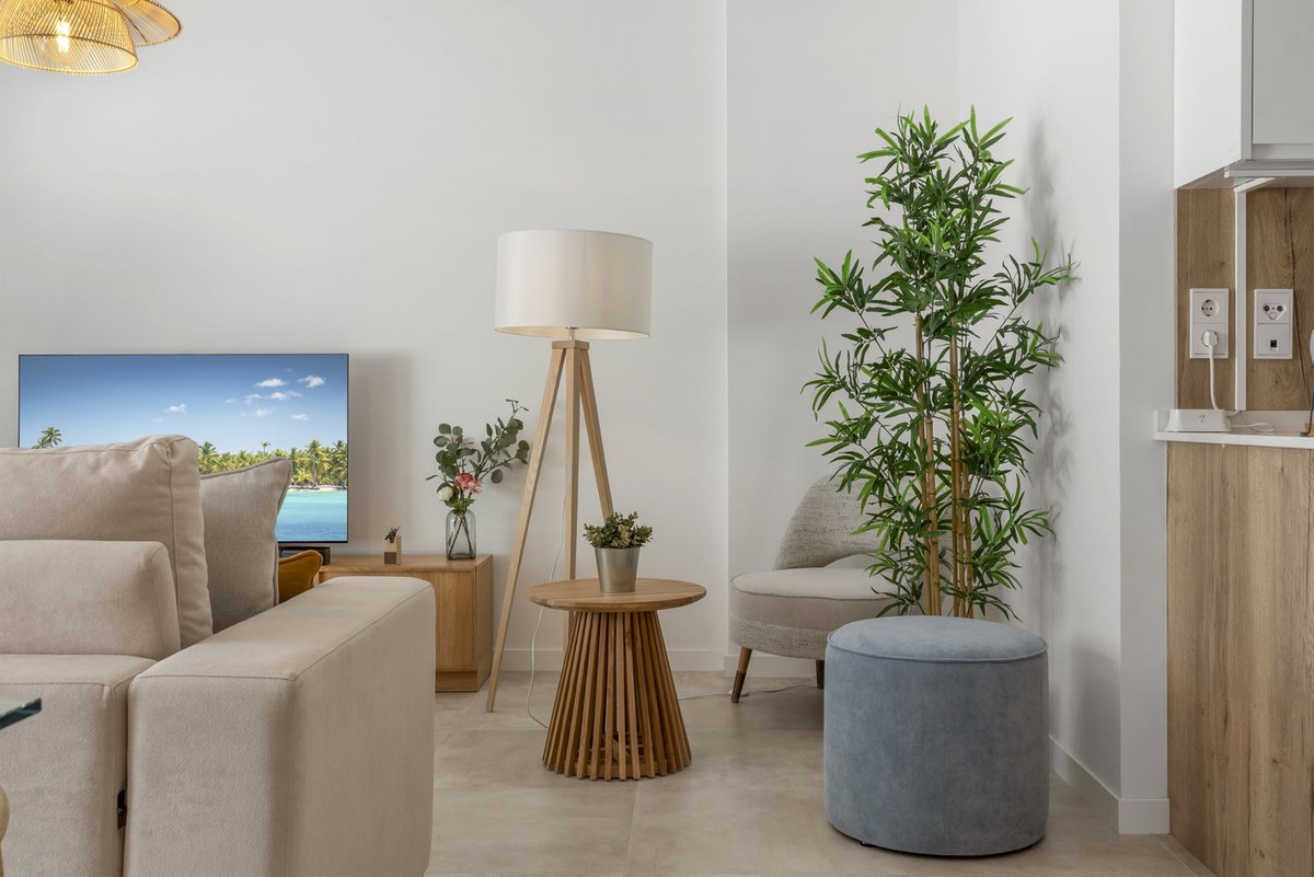 3 Bedroom Apartment in Estepona - Photo 9