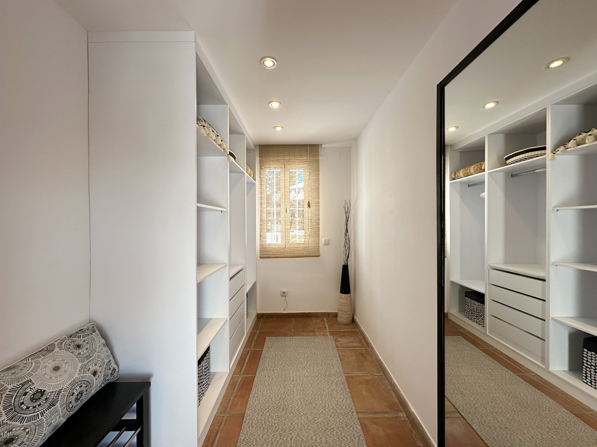 6 Bedroom Villa in Estepona - Photo 21