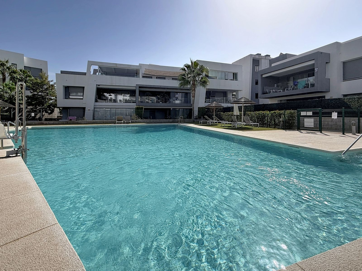 2 Bedroom Apartment in Estepona - Photo 37