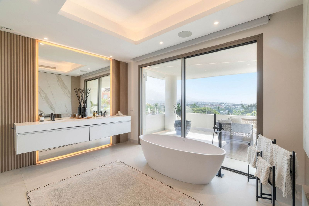 4 Bedroom Villa in Marbella - Photo 38