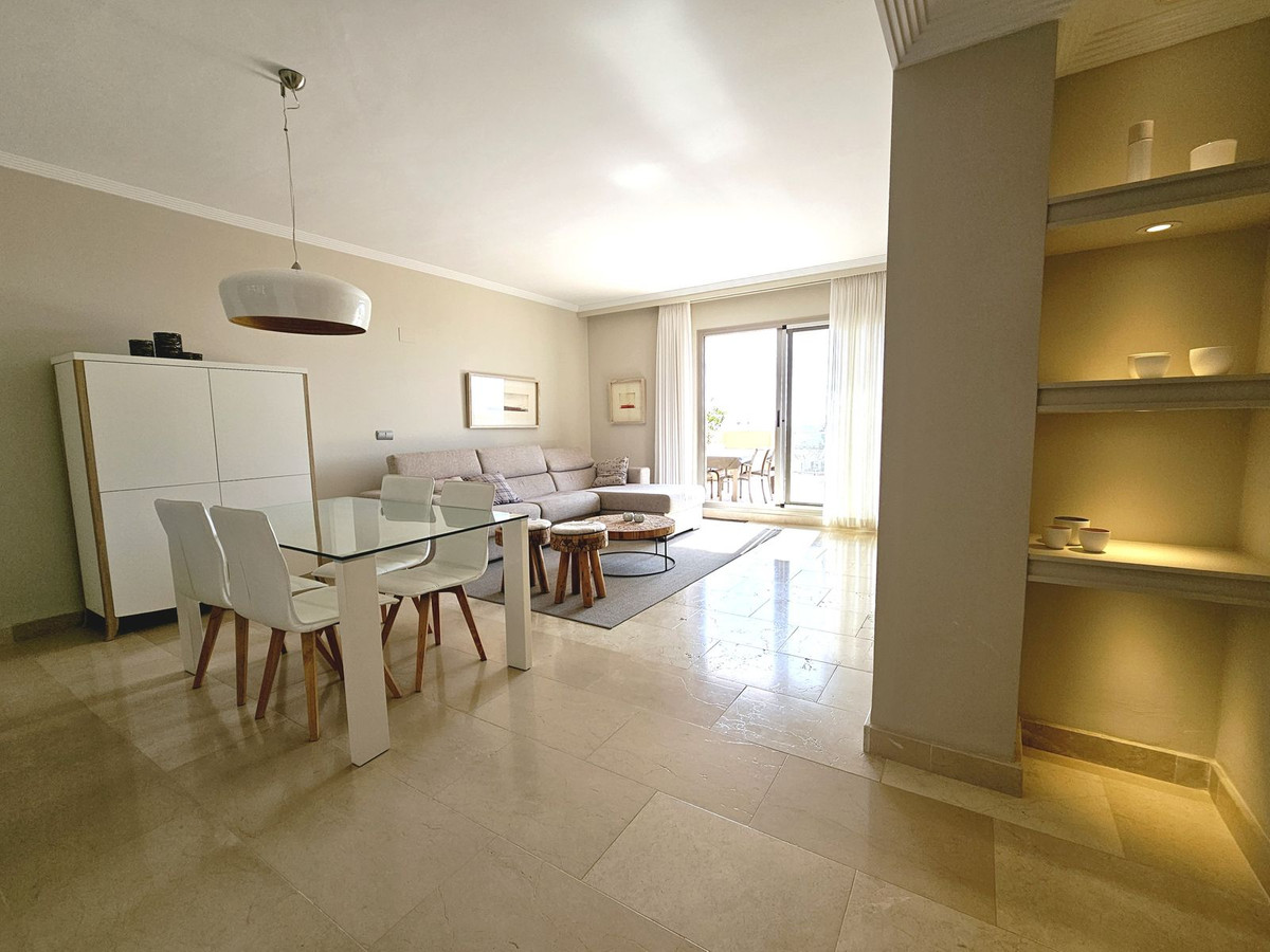 2 Bedroom Penthouse in Estepona - Photo 14