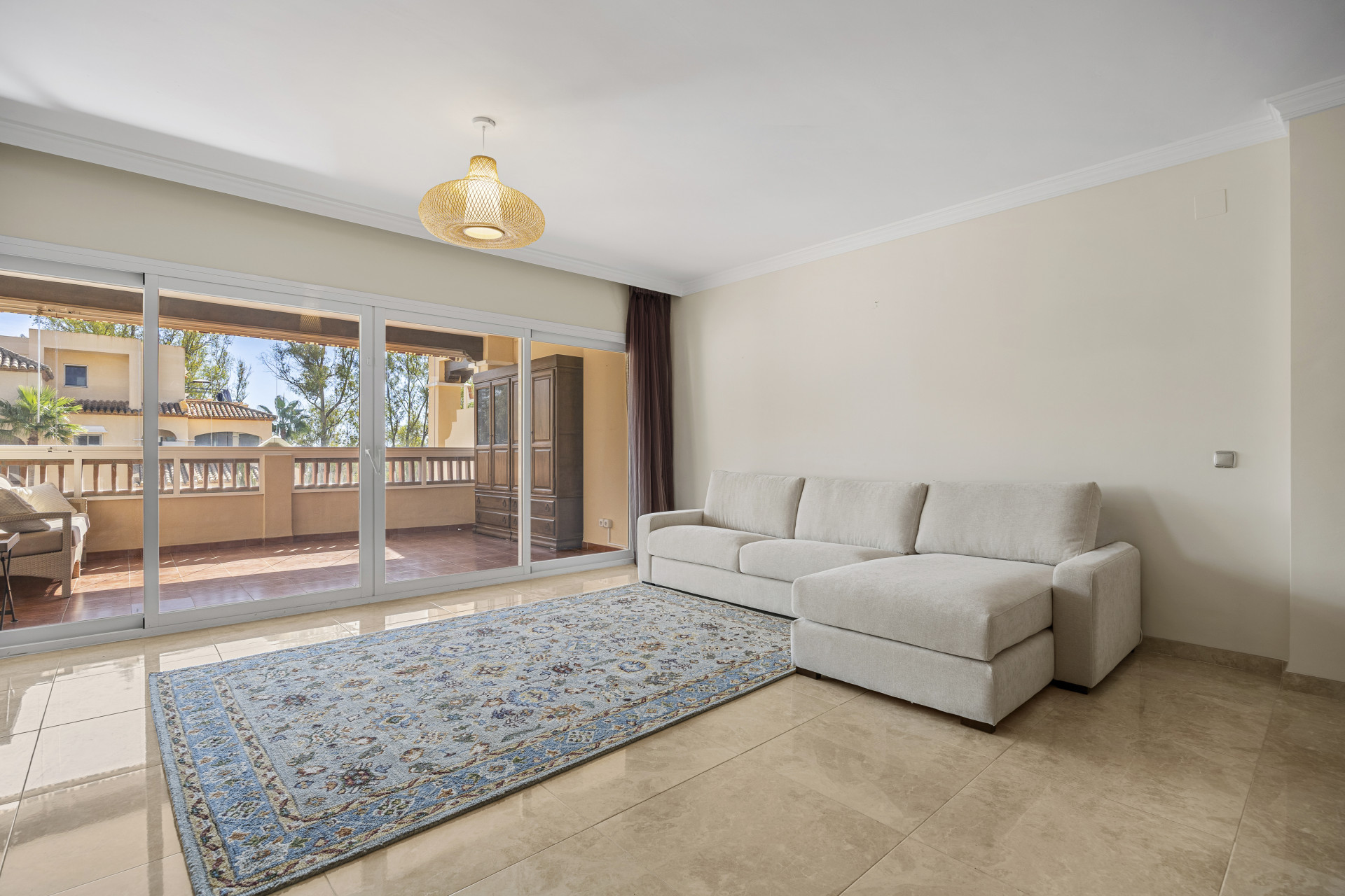 2 Bedroom Apartment in Estepona - Photo 4