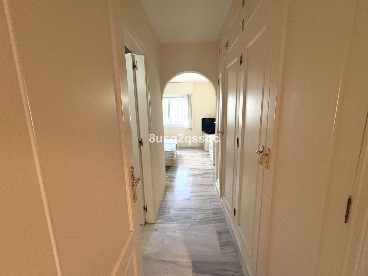3 Bedroom Apartment in Estepona - Photo 17