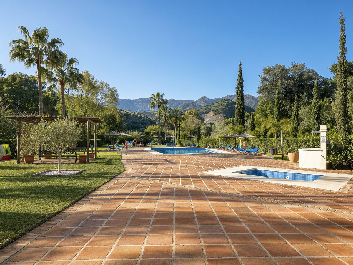 2 Bedroom Apartment in Marbella - Photo 26