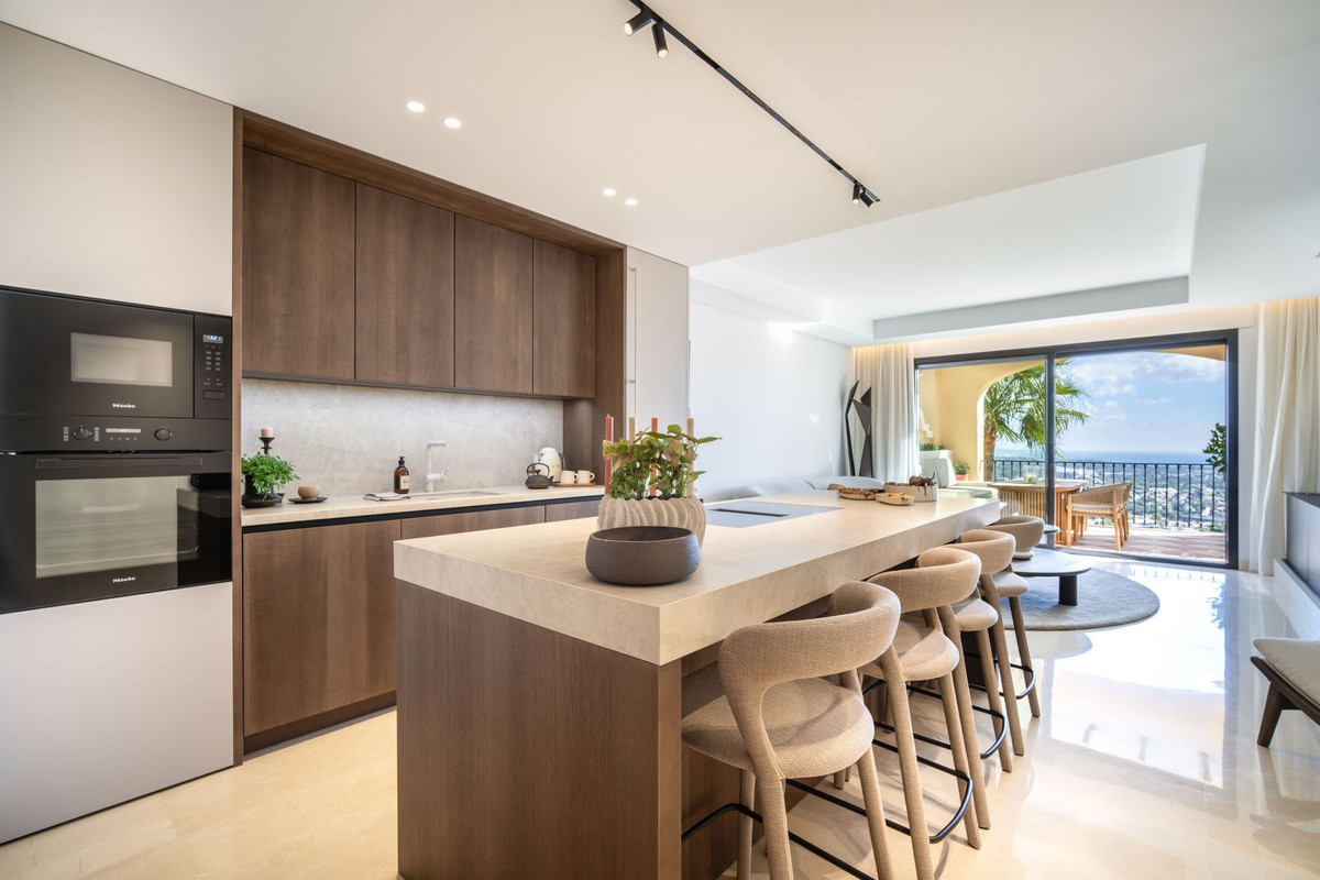 3 Bedroom Penthouse in Benahavís - Photo 9