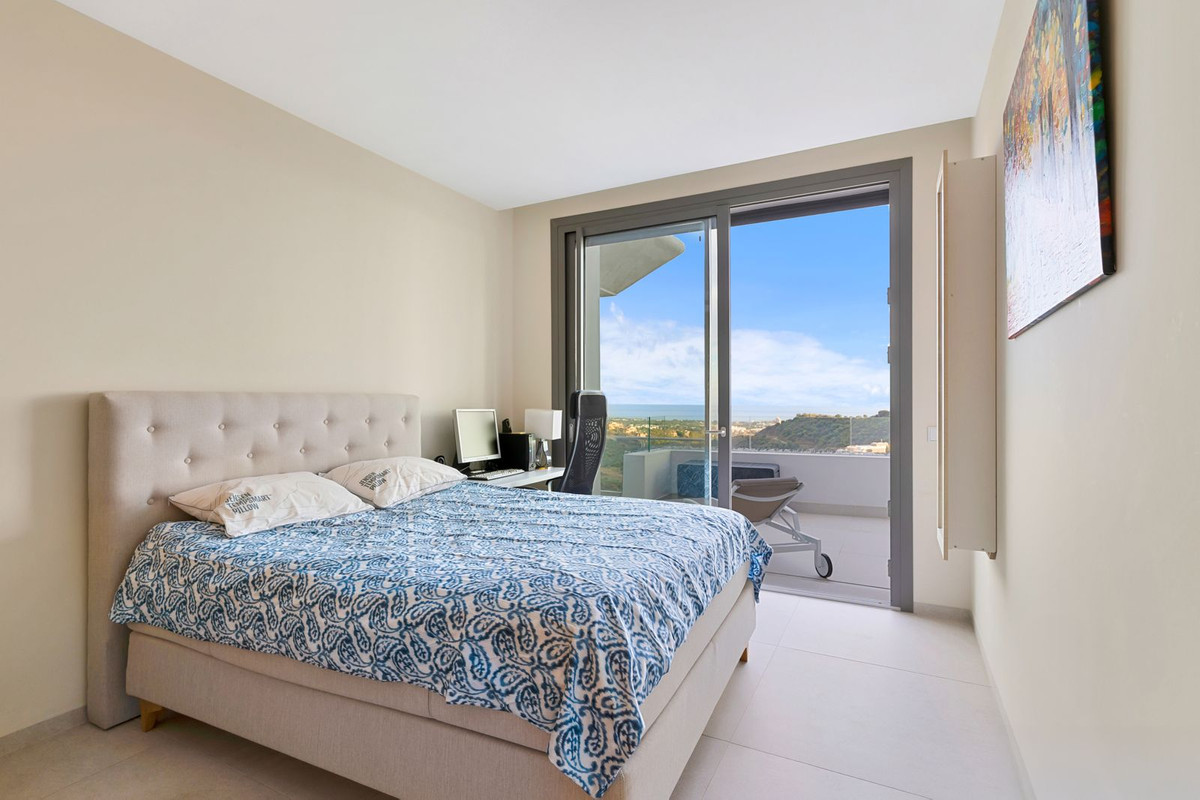 3 Bedroom Apartment in Benahavís - Photo 6