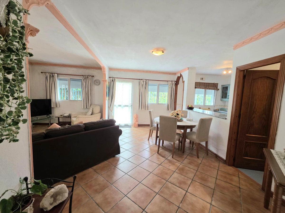 3 Bedroom Villa in Coín - Photo 4