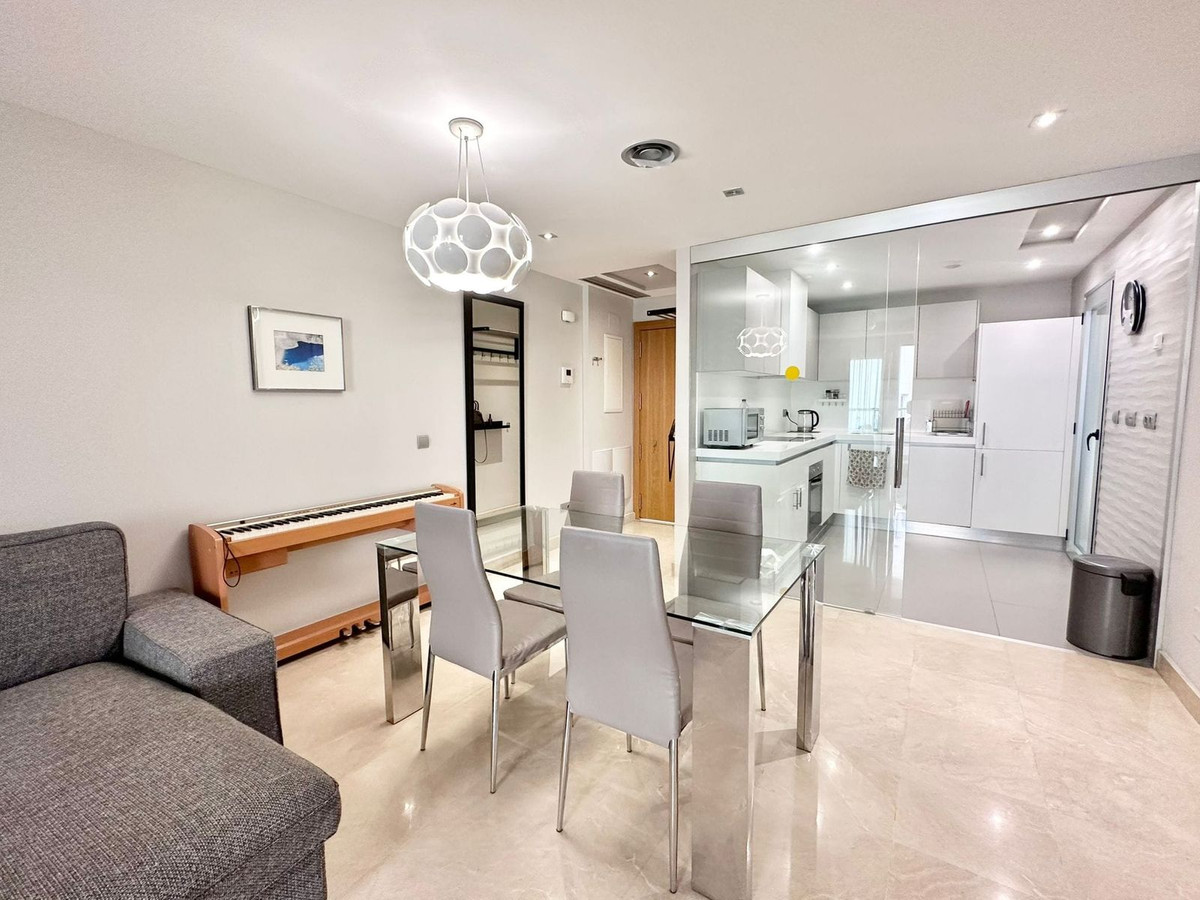 3 Bedroom Apartment in San Pedro de Alcántara - Photo 3
