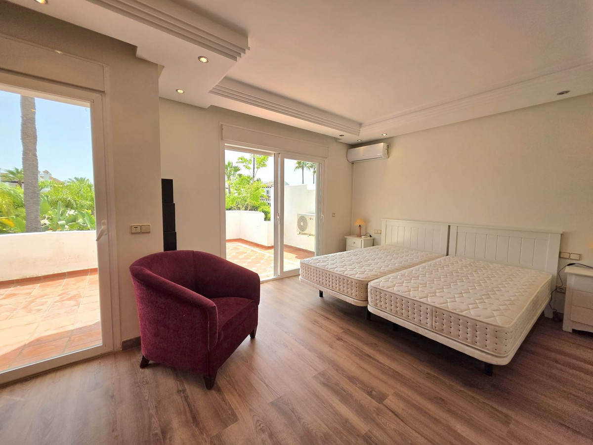 3 Bedroom Townhouse in Estepona - Photo 16