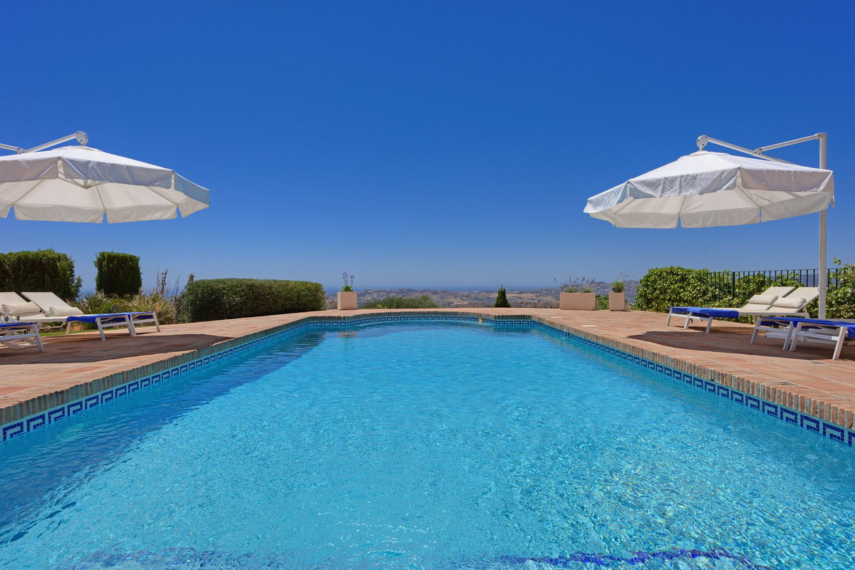 6 Bedroom Villa in Mijas - Photo 3