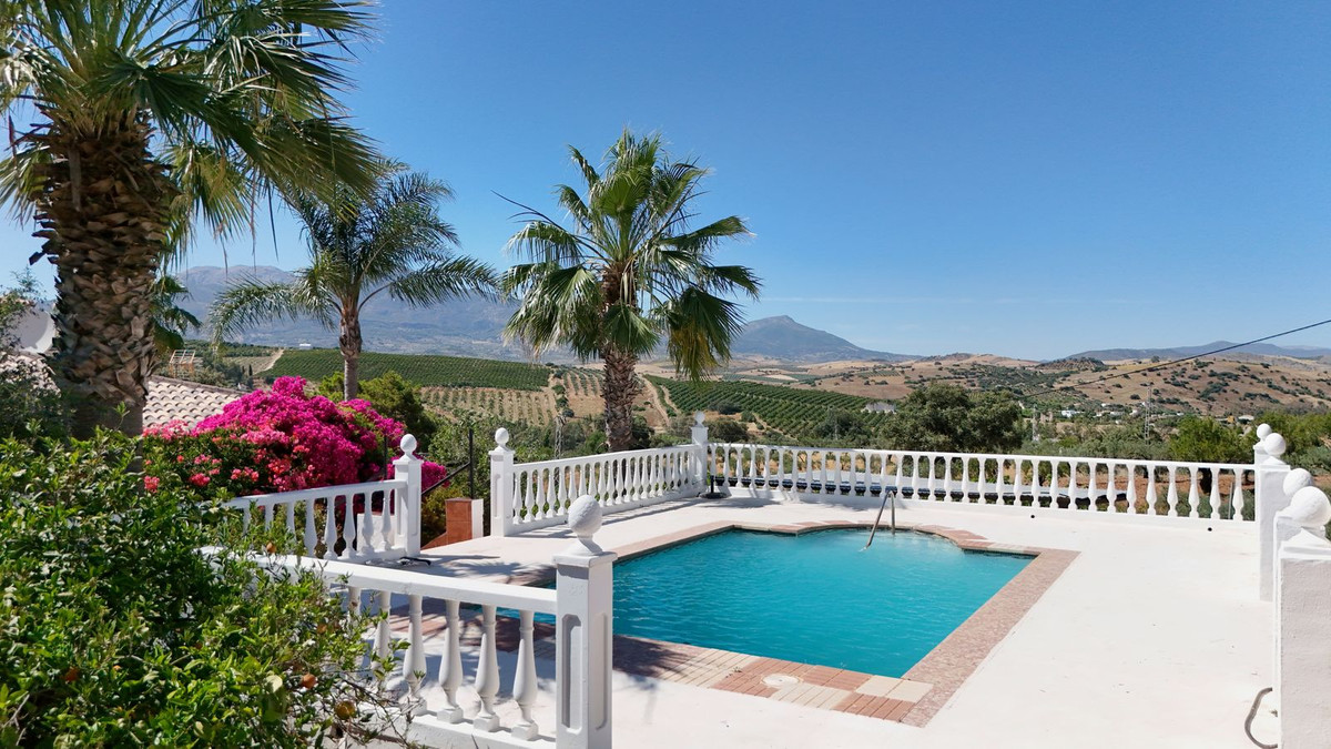 3 Bedroom Villa in Coín - Photo 2