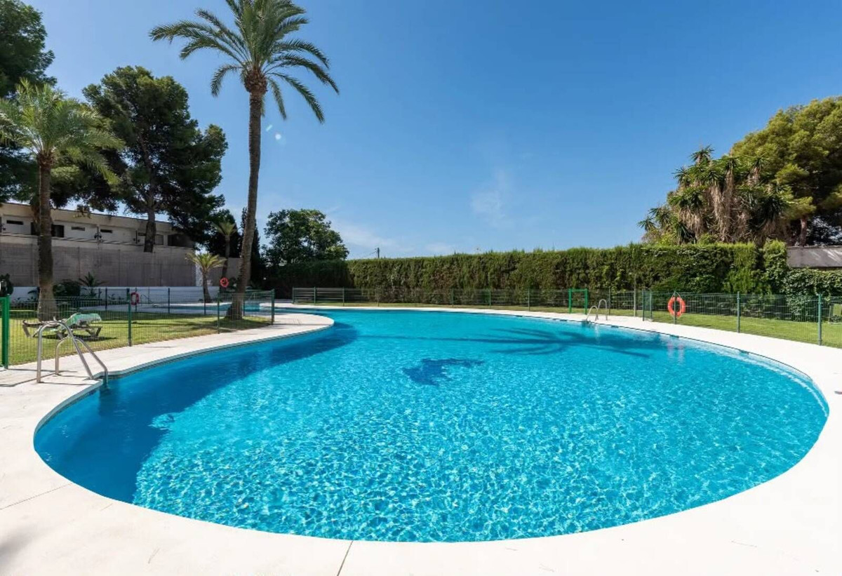 1 Bedroom Apartment in Marbella - Photo 17