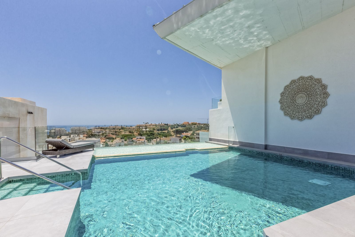 2 Bedroom Apartment in Fuengirola - Photo 13