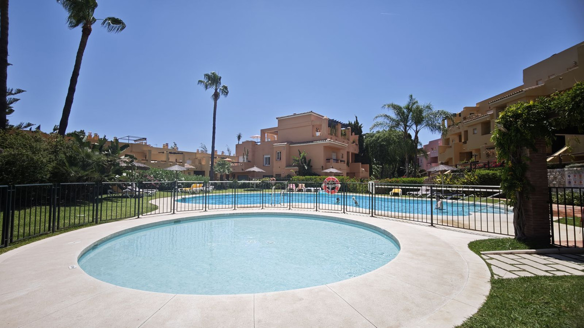 2 Bedroom Apartment in San Pedro de Alcántara - Photo 11