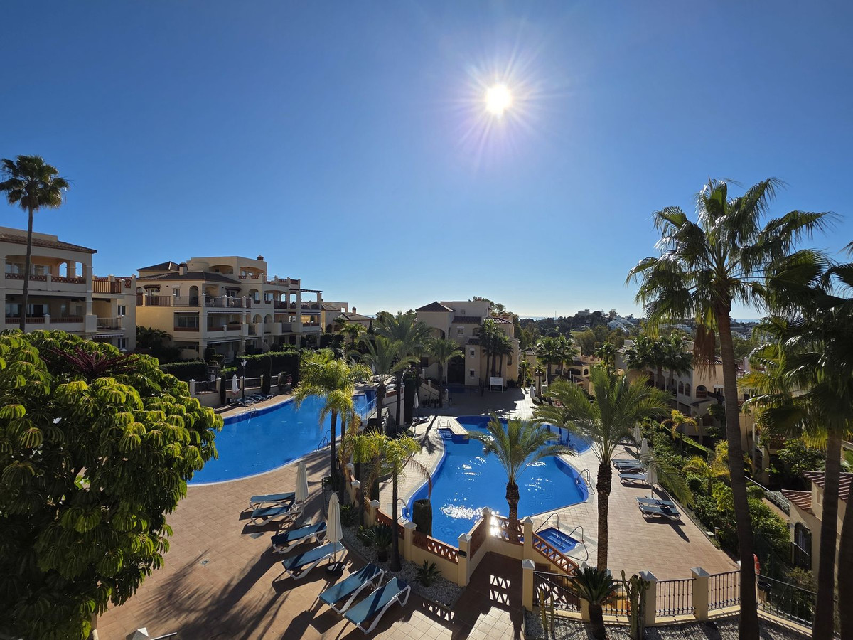 2 Bedroom Apartment in Estepona - Photo 5