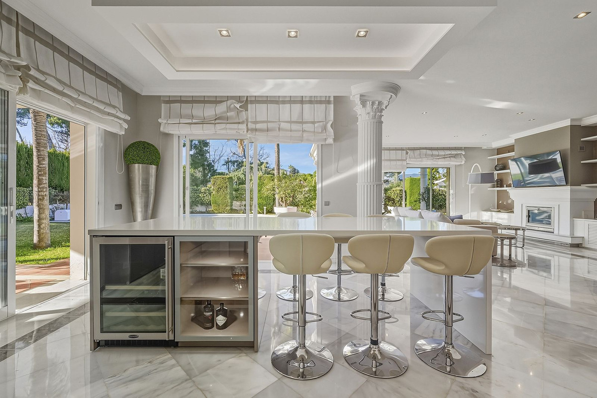 5 Bedroom Villa in San Pedro de Alcántara - Photo 4