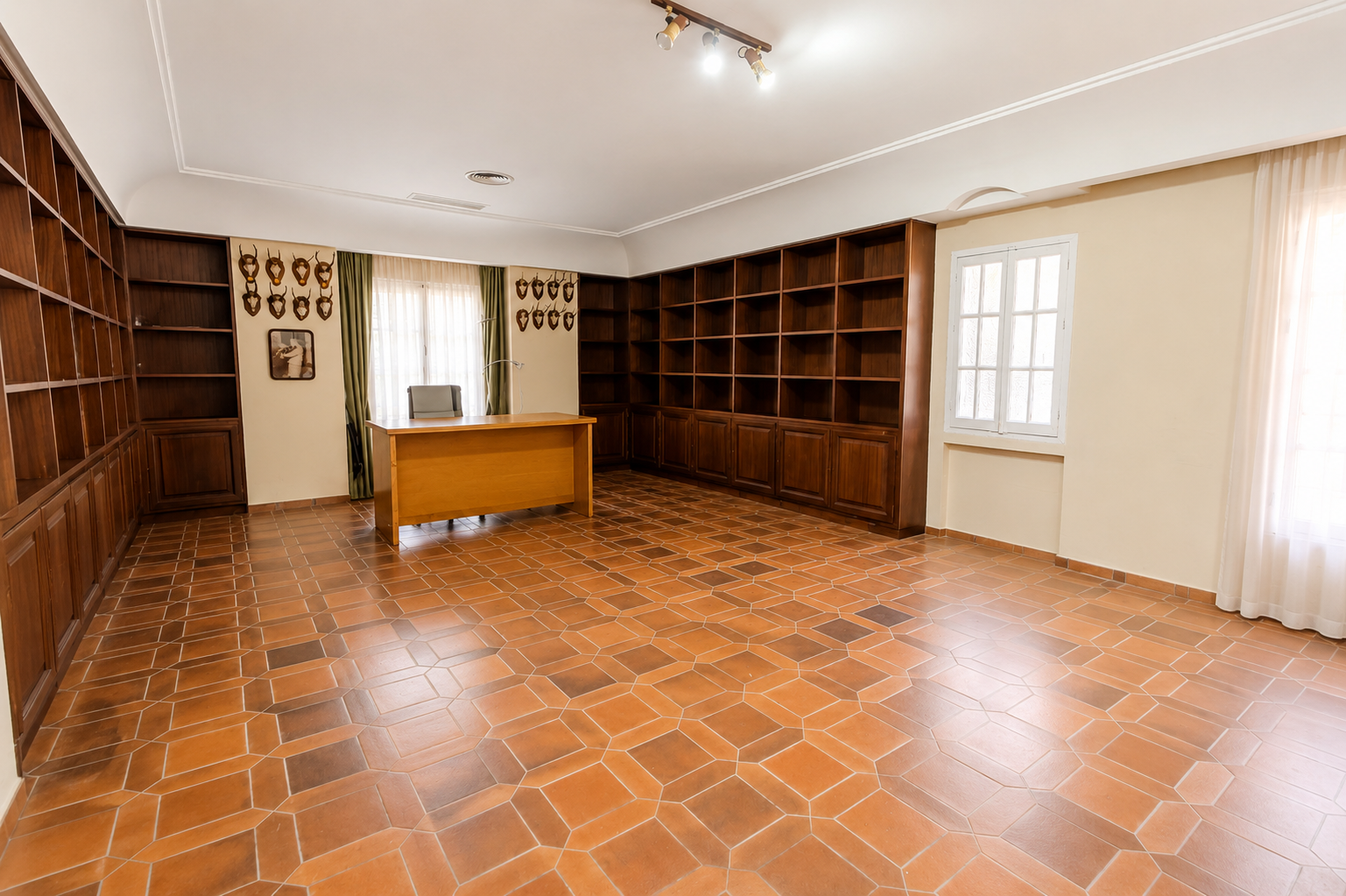 6 Bedroom Villa in Marbella - Photo 29