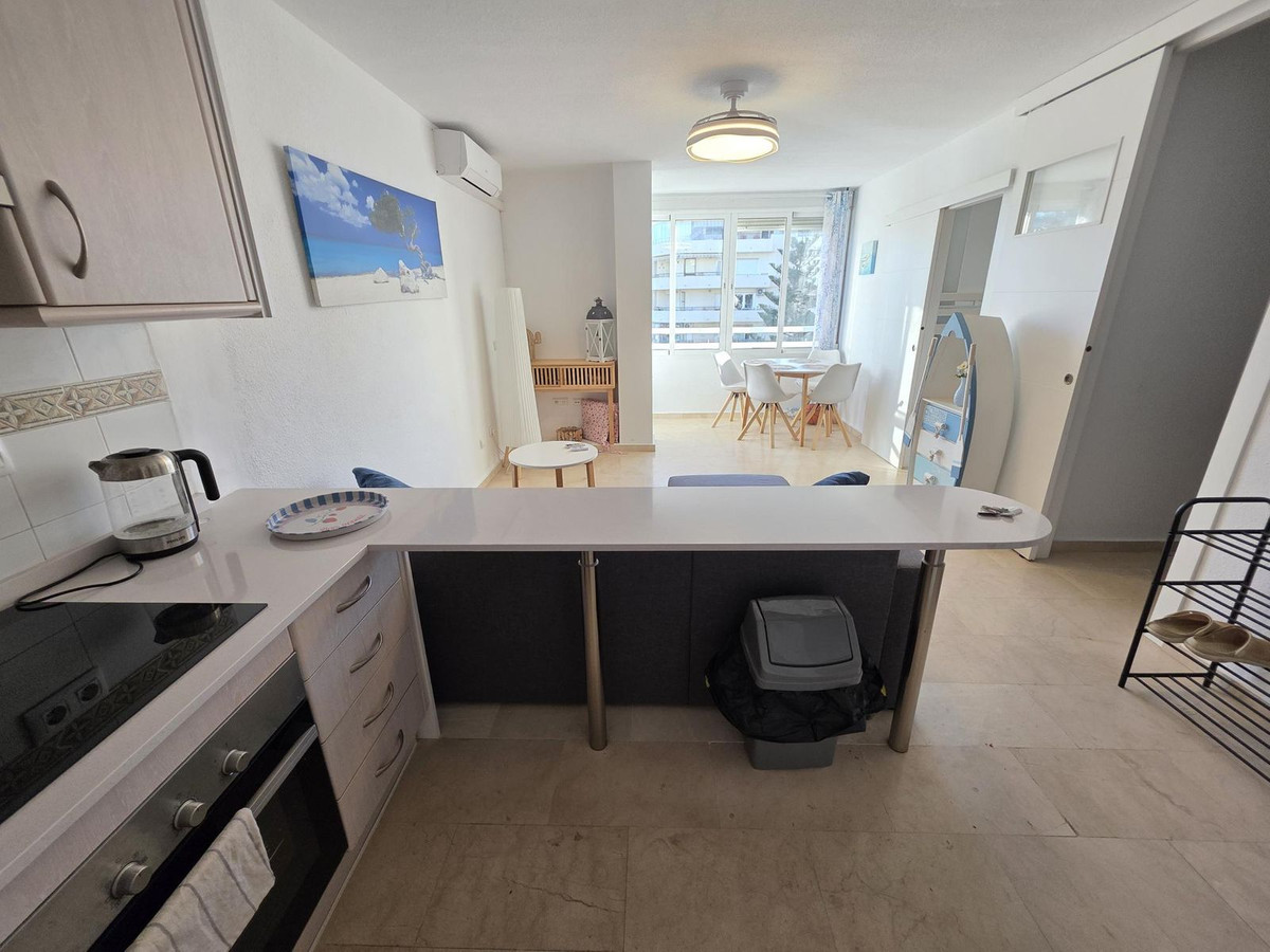 2 Bedroom Apartment in Fuengirola - Photo 6