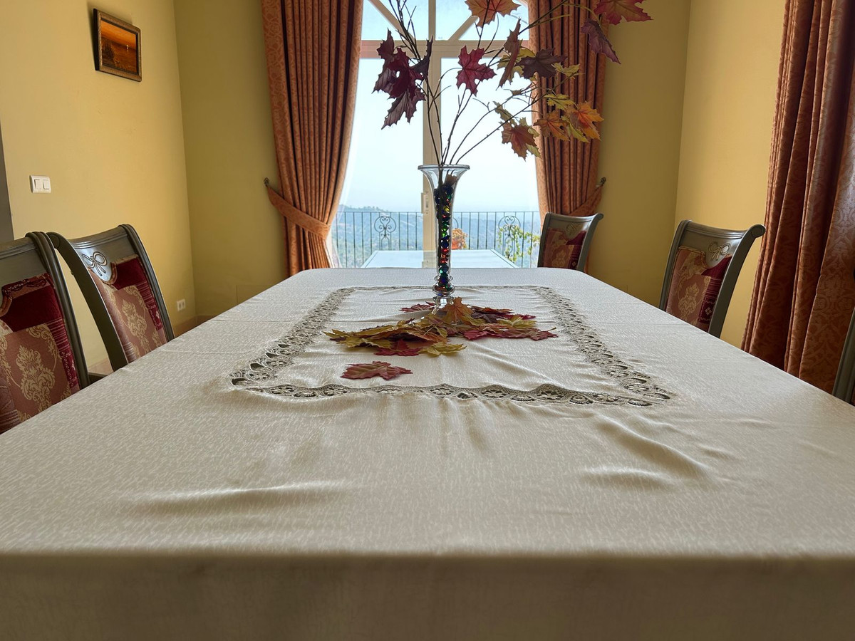 7 Bedroom Villa in Estepona - Photo 14