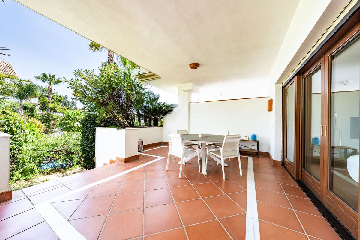 2 Bedroom Apartment in Marbella - Photo 32