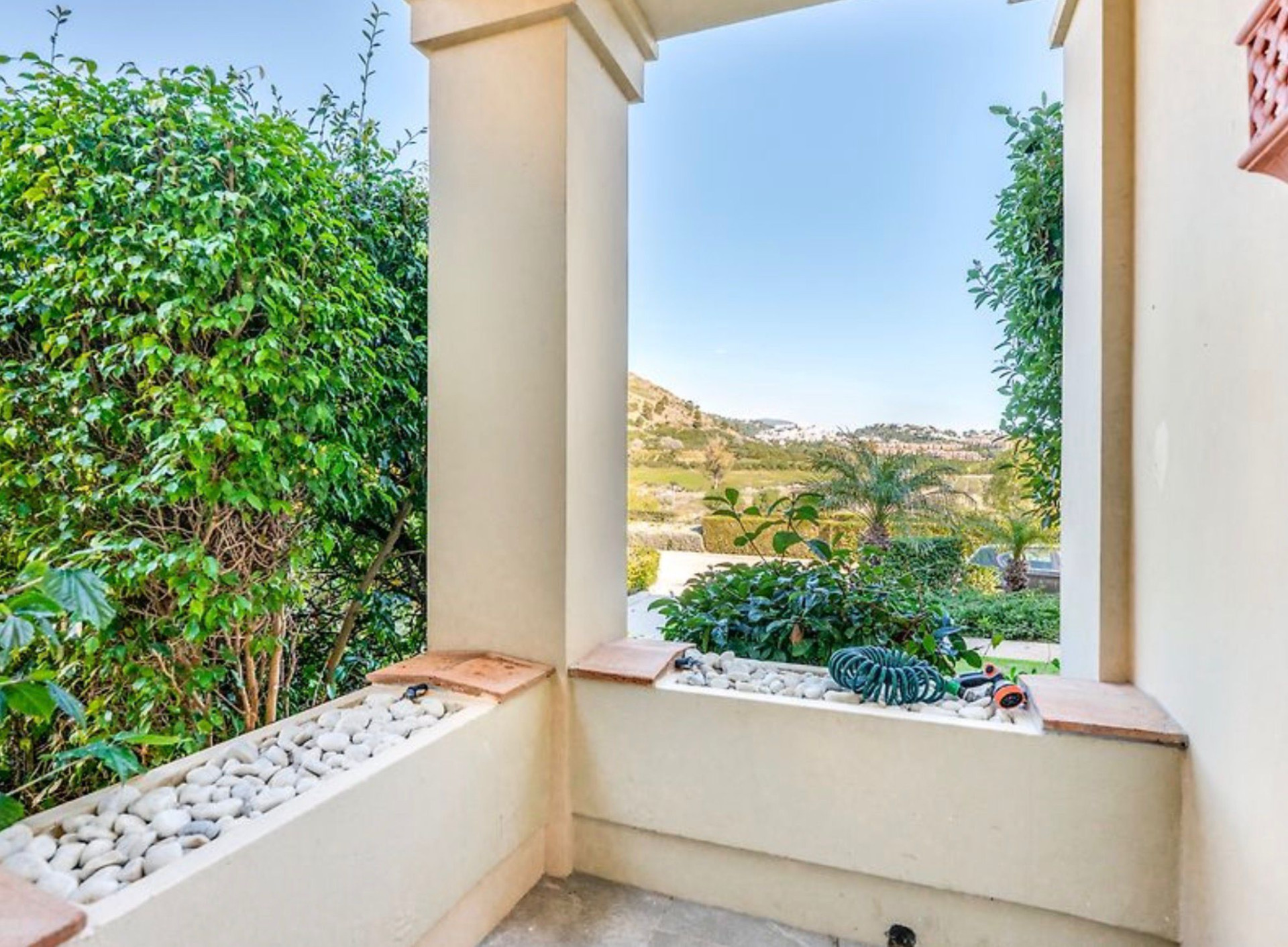 2 Bedroom Apartment in Benahavís - Photo 11
