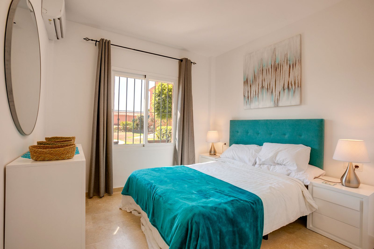 2 Bedroom Apartment in Estepona - Photo 8