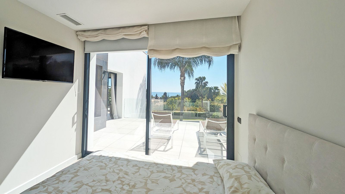 5 Bedroom Villa in Marbella - Photo 26